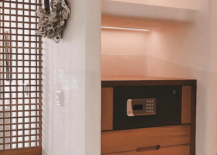 Hotell Perios House - Adults Only